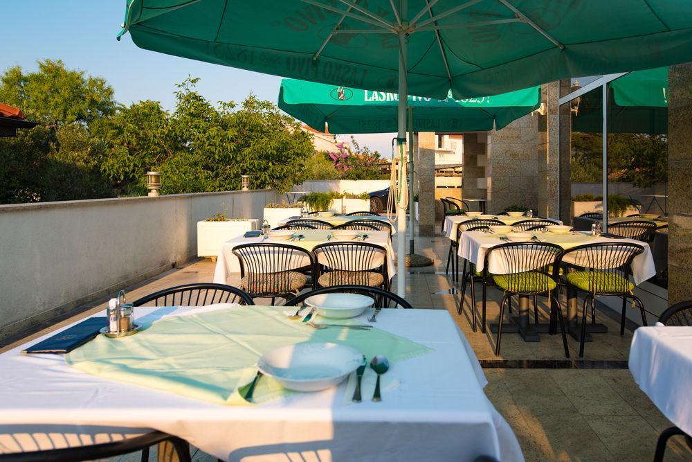 Downtown Private Rooms Mandic سوبيتار المظهر الخارجي الصورة