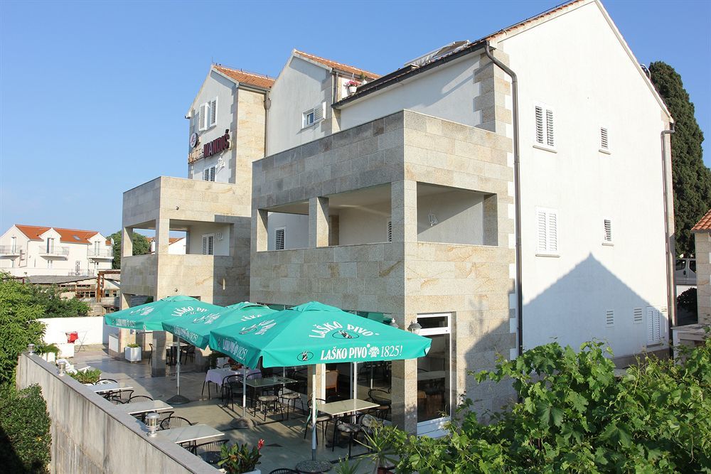 Downtown Private Rooms Mandic سوبيتار المظهر الخارجي الصورة