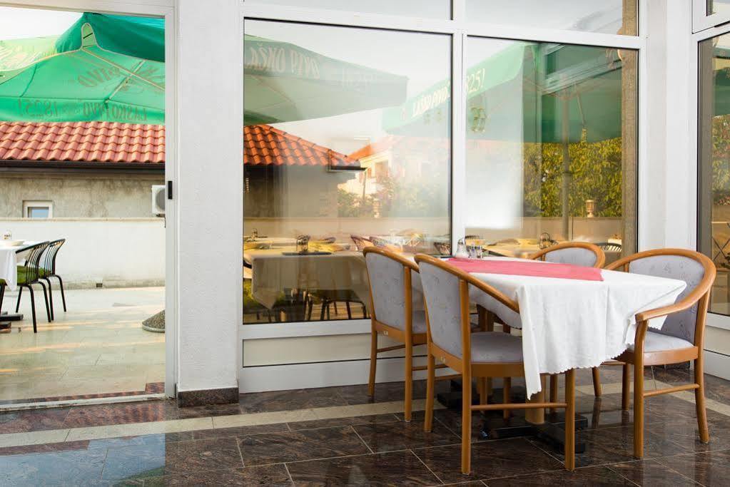 Downtown Private Rooms Mandic سوبيتار المظهر الخارجي الصورة